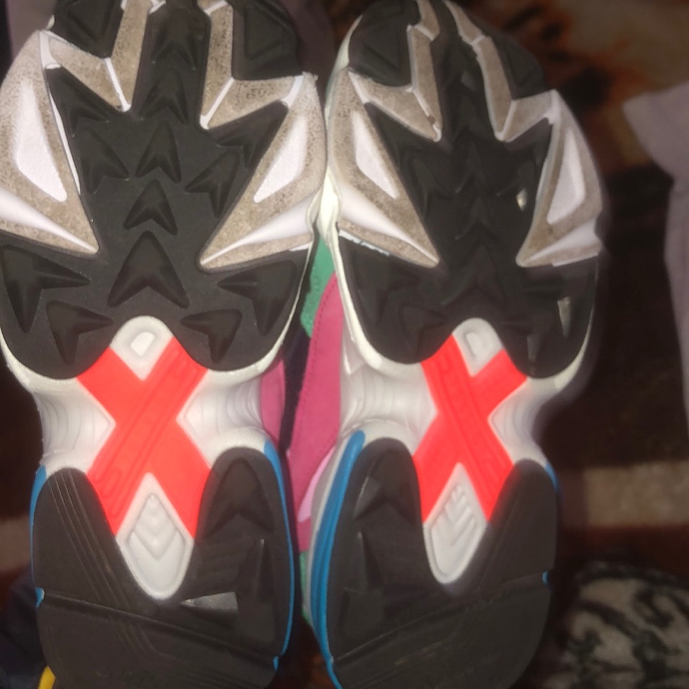 Women’s Adidas Sneakers - Picture 6 of 6
